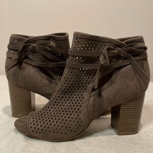 Altar’d State- “Hanover” Neutral Peep Toe Zip Perforated Booties- Size 8.5